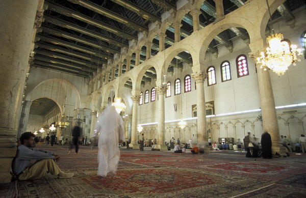 arab men in Umayyad Mosque