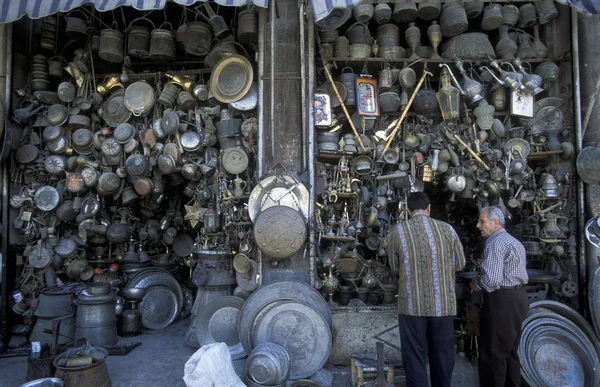 Vendor showing traditional brass souvenirs — Stock Photo, Image