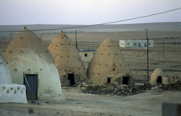 Traditionelle Lehmhäuser im Dorf Sarouj — Stockfoto