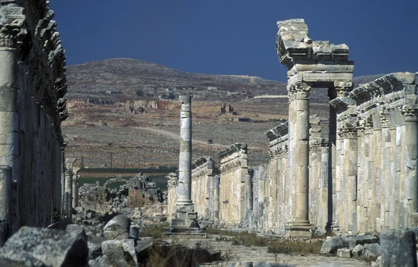 Ruinas de Apamea cerca de la ciudad de Hama — Foto de Stock