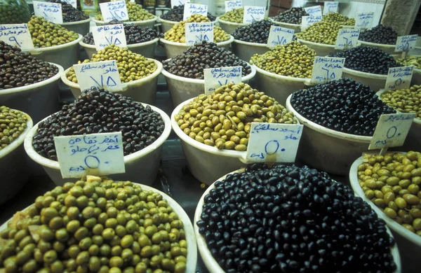 Alimentos y especias en el mercado — Foto de Stock