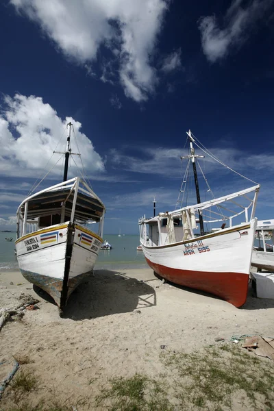 Fishingboats na plaży w mieście Juangriego — Zdjęcie stockowe