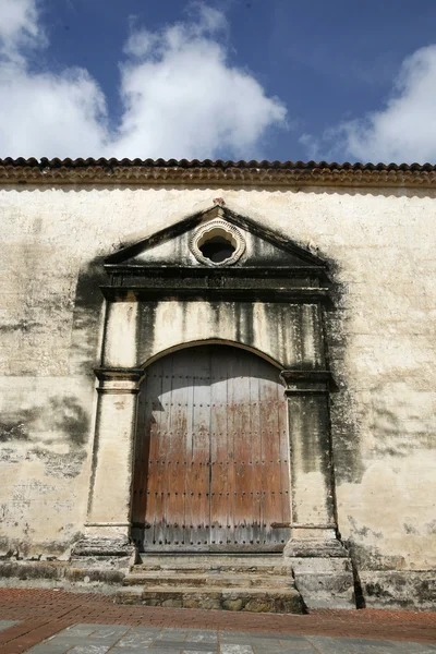 Arquitetura antiga na cidade de La Asuncion — Fotografia de Stock