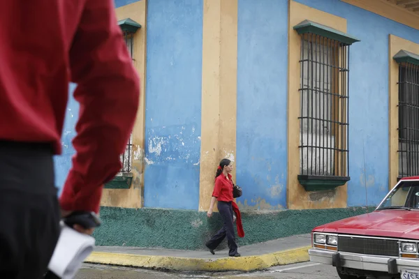 Pessoas na rua comercial em Valência — Fotografia de Stock