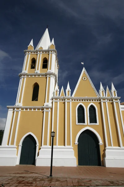 Gamla koloniala kyrka — Stockfoto