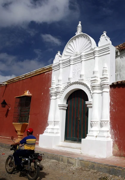 Casa colonial en el pueblo de Coro en la Venezuela — Foto de Stock