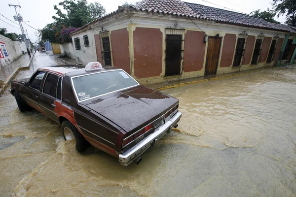 Tropikalny deszcz w miasto Coro w Wenezueli — Zdjęcie stockowe