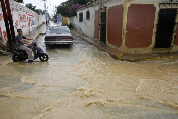 Tropikalny deszcz w miasto Coro w Wenezueli — Zdjęcie stockowe