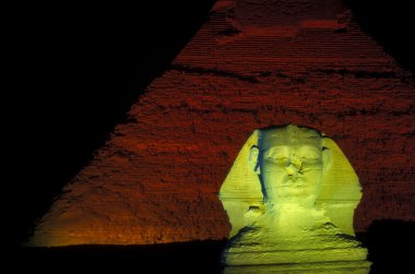 giza Pyramids yakınındaki Kahire şehir