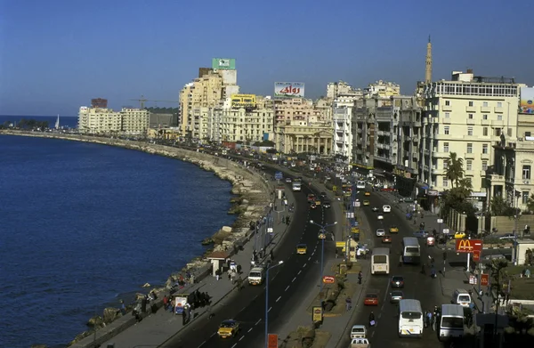 Побережье на аль-corniche дороге в городе Александрия — стоковое фото
