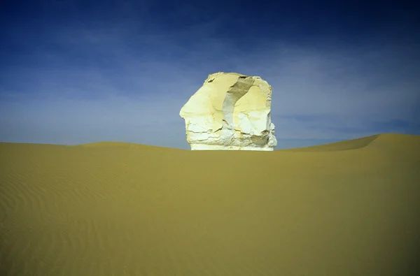 Weiße Wüste in der Nähe des Dorfes Farafra — Stockfoto