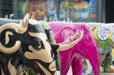 İnsanlar bir sanat fil Parade