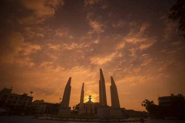 MONUMENT DE LA DÉMOCRATIE DU BANGKOK THAÏLANDE — Photo