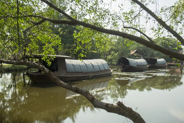 Tradycyjne transportboats starożytnego miasta lub Muang Boran — Zdjęcie stockowe