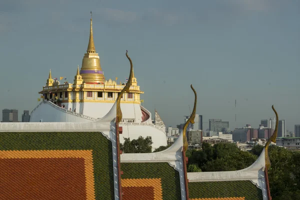 Ват Ратчанатдарам и Золотая гора в Бангкоке — стоковое фото