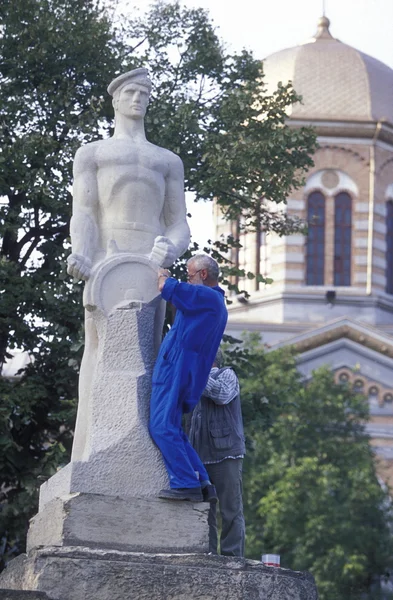 Renovación en una estatua en la ciudad de Constanta en Rumania — Foto de Stock