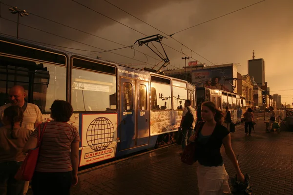 Tren urbano en la ciudad de Varsovia — Foto de Stock