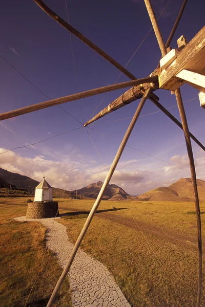 Traditional wind mill in Portugal — Stock Photo, Image