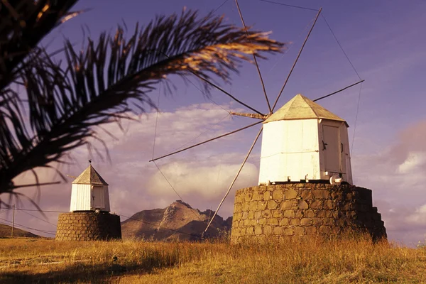 Traditionele windmolen in Portugal — Stockfoto