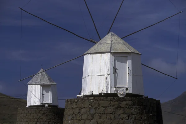 Traditionella vindkraftverk i Portugal — Stockfoto