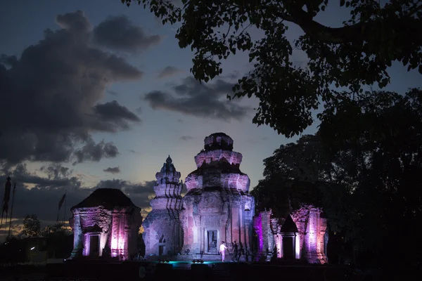 Prasat Sikhoraphum Tapınağı'nda ışık gösterisi — Stok fotoğraf