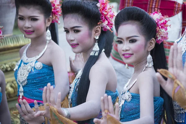 Female dance group — Stock Photo, Image