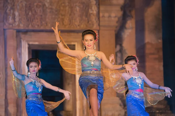 Dançarinos em Show in Prasat Sikhoraphum Temple — Fotografia de Stock