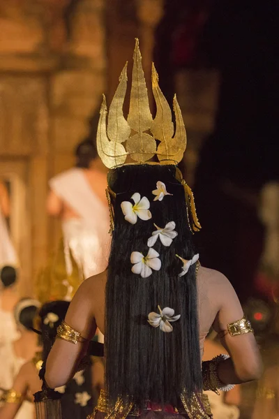 Tancerze na wystawie w Prasat Sikhoraphum świątyni — Zdjęcie stockowe