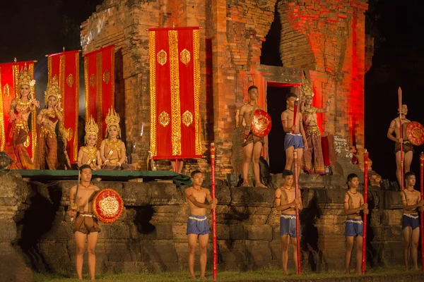 Ballerini in mostra al Tempio di Prasat Sikhoraphum — Foto Stock