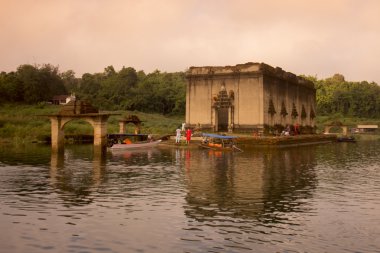 floodet Wat Sam Prasop Tayland