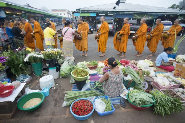 THAILAND KANCHANABURI THONG PHA PHUM MONK — Stock Photo, Image