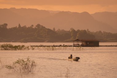 Khao Laem Lake Orta Tayland