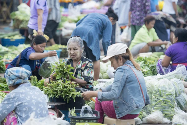 Mercado de verduras en el pueblo de Tailandia — Foto de Stock