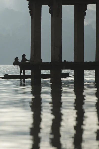 Thailand kanchanaburi sangkhlaburi überflutet Tempel — Stockfoto