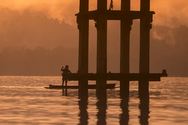 Thailand kanchanaburi sangkhlaburi überflutet Tempel — Stockfoto