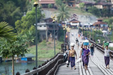 Tayland Kanchanaburi Sangkhlaburi ahşap köprü