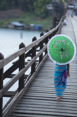 Wang Kka tahta köprü insanlar