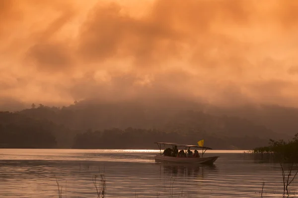 TAILANDIA KANCHANABURI LAGO SANGKHLABURI — Foto de Stock