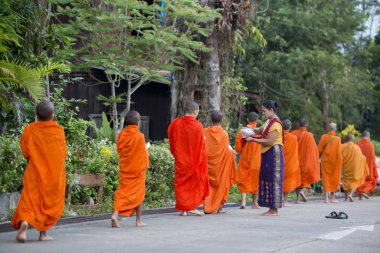 Rahipler Sangkhlaburi Köyü yürüme