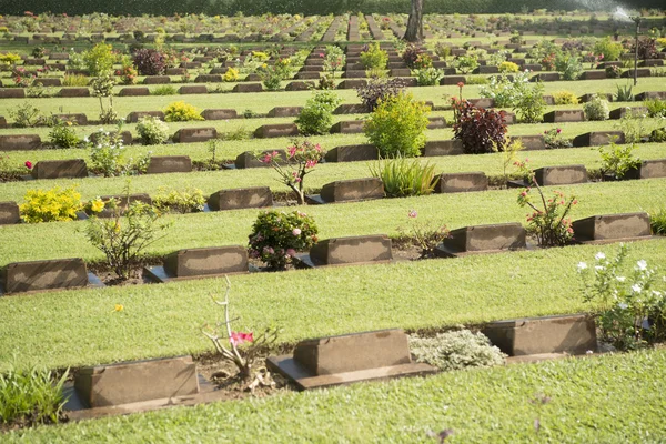 Kanchanaburi Tailândia aliou cemitério de guerra — Fotografia de Stock