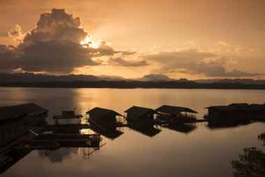 Tayland Kanchanaburi tanga Pha Phum Gölü