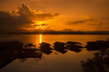 Khao Laem Lake Orta Tayland
