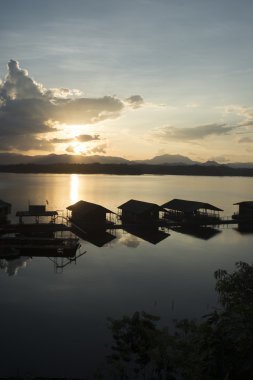 Khao Laem Lake Orta Tayland