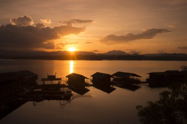 Khao Laem Lake Orta Tayland