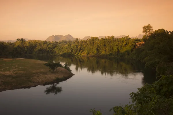 Natureza no rio Kwai — Fotografia de Stock