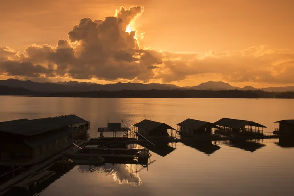 THAILANDIA KANCHANABURI LAGO DI PHA PHUM — Foto Stock