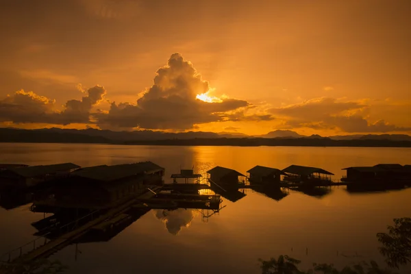 THAILANDIA KANCHANABURI LAGO DI PHA PHUM — Foto Stock