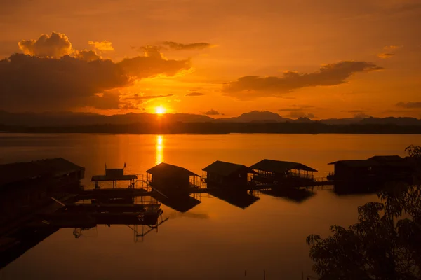 THAILANDIA KANCHANABURI LAGO DI PHA PHUM — Foto Stock