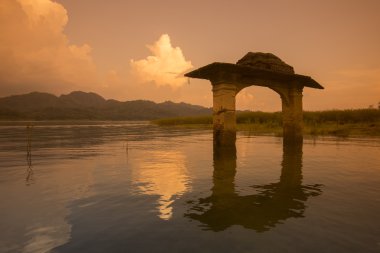 floodet Wat Sam Prasop Tayland