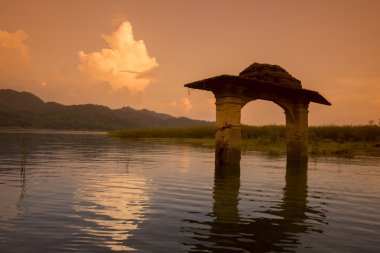 floodet Wat Sam Prasop Tayland